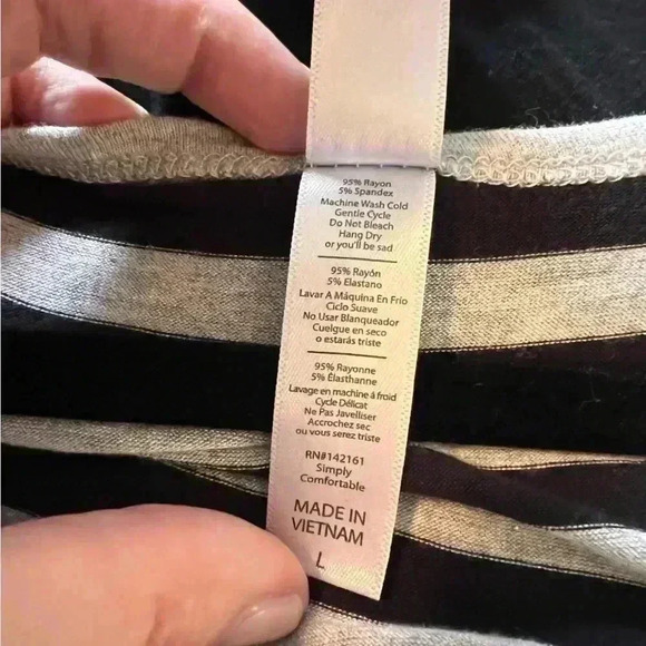 Black and grey chevron tee Large - Picture 4 of 4